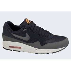 Men’s Air Max 1 Essential Size 11
